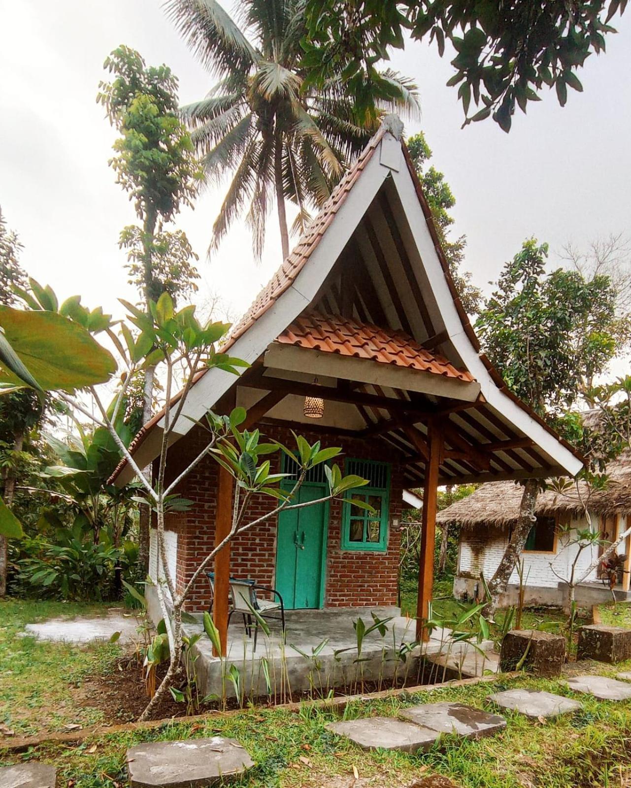 Hakiki Inn Bungalows Tetebatu Exteriör bild