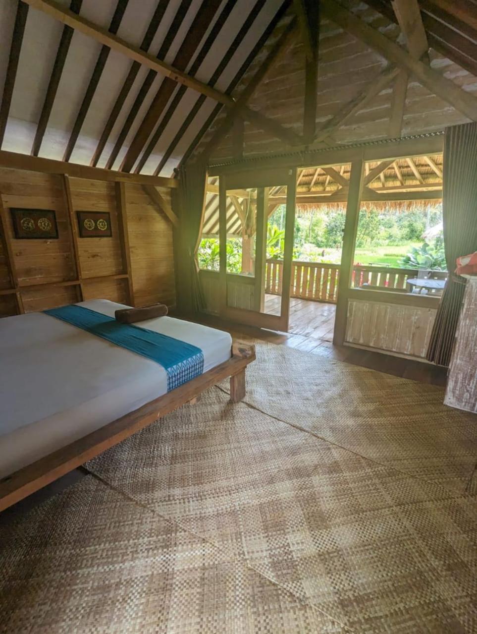 Hakiki Inn Bungalows Tetebatu Exteriör bild